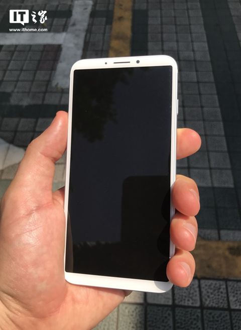 苹果iPhone 8工程机上手：后置指纹，屏占比惊人