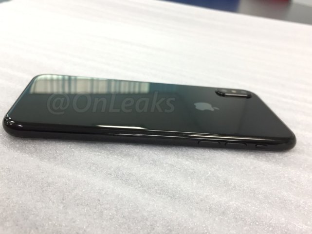 传iPhone 8支持隔空无线充电 还有前后四摄像头