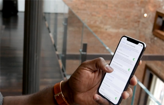 人脸识别体验超棒！iPhone X被优待