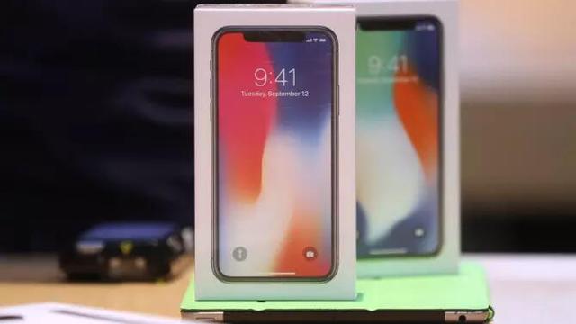  富士康工厂被曝非法让中国学生加班组装iPhone X