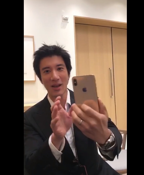 王力宏抢先上手iPhone Xs Max：直呼“超大超漂亮”