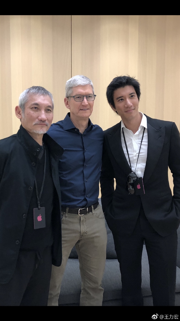 王力宏抢先上手iPhone Xs Max：直呼“超大超漂亮”