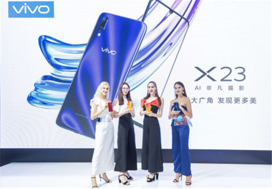 全新vivo X23亮相天翼展，时尚外观吸引众人围观