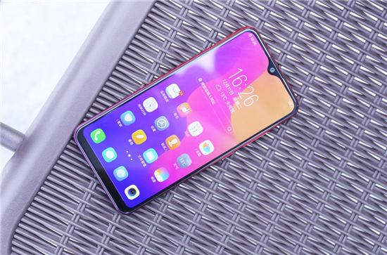 vivo Y93s初体验：既是偶像派，也是实力派